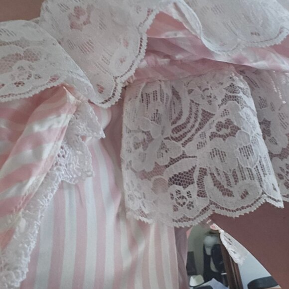 Beautiful hand-Made Southern Belle Satin Ball Gown - Picture 12 of 12